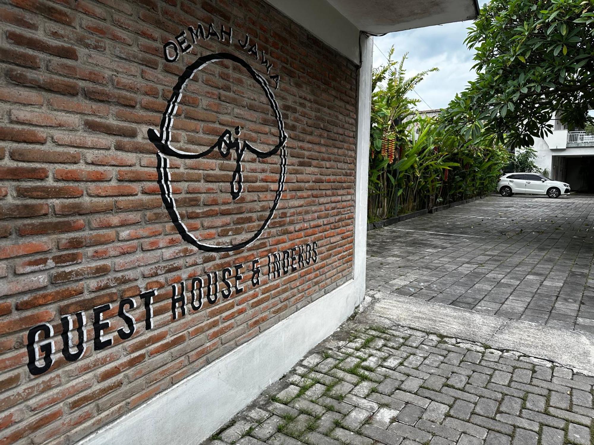 Oemah Jawa Guesthouse Jember Bagian luar foto